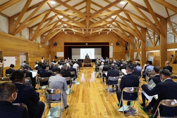 名倉小学校まるねホール