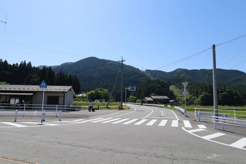 西納庫の国道257号線との交差点