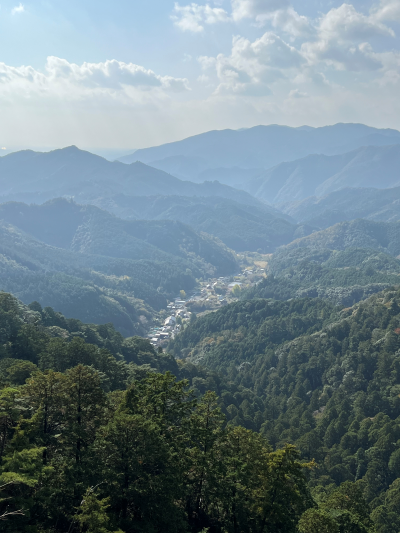 鳳来寺山から新城市門谷地区を望む