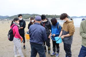 トンボロ干潟（西尾市）での生きもの観察と海岸清掃