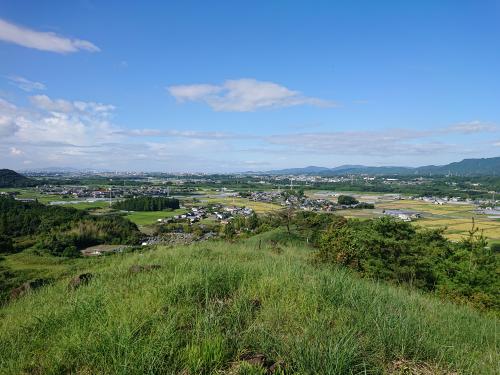 旗頭山山頂から西側の古墳群