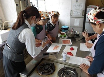 動画撮影の様子とインスタグラムのQRコード