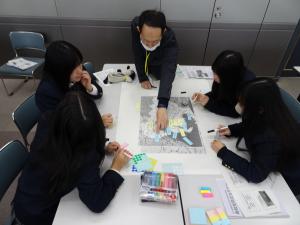 　　講座「災害図上訓練DIG」の様子